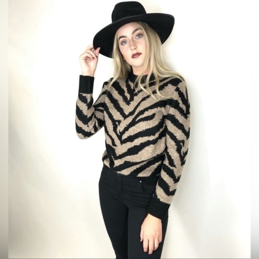 NWT Karen Kane Animal Print Jacquard Sweater